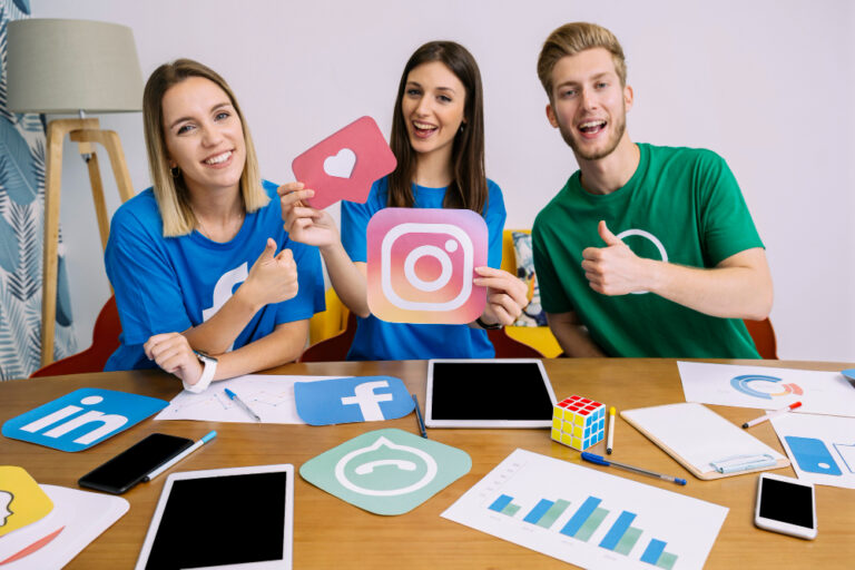 Deixe as redes sociais da sua empresa nas mãos dos profissionais: os benefícios da terceirização com uma agência de marketing de conteúdo